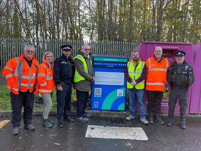 Knife recycling bin