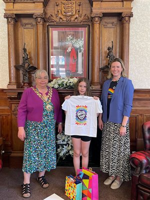 Lower res Riley in her prize winning T-Shirt with the Mayor and Catherine O'Kelly